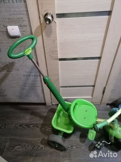 Трехколесный велосипед с родительской ручкой