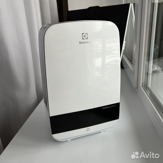 Увлажнитель Electrolux EHU-3315D sense health line
