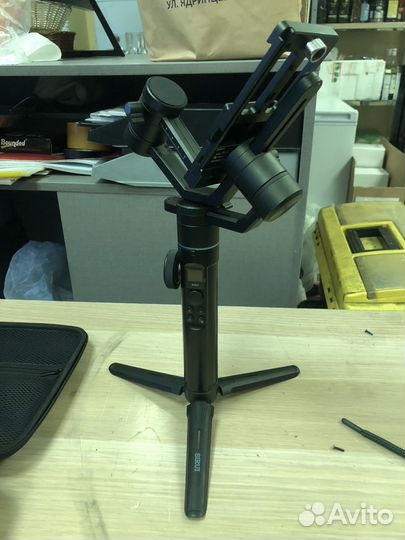 Трехосевой стабилизатор