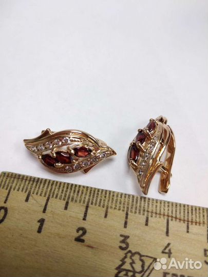Золотые серьги 585 пробы с гранатами