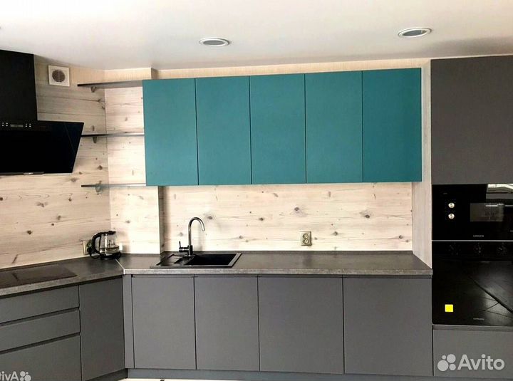 Угловая в потолок кухня на заказ