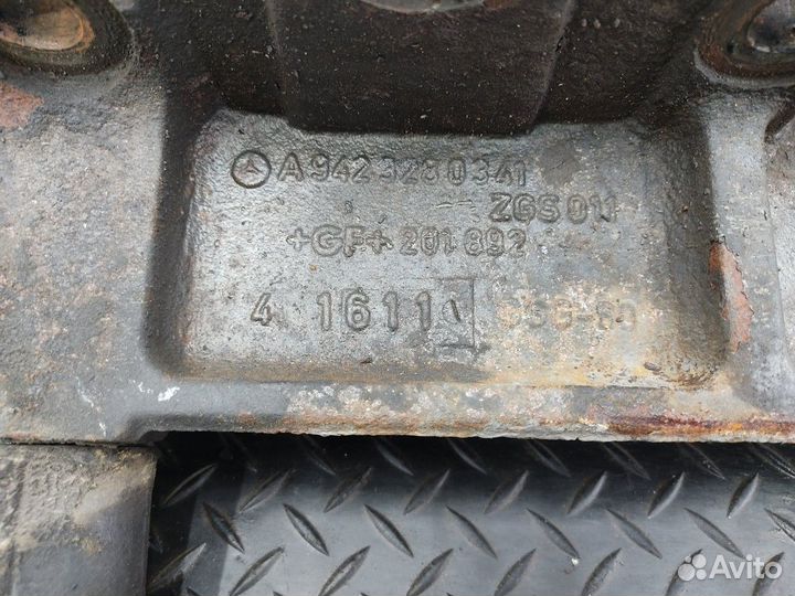 Кронштейн пневморессоры правый