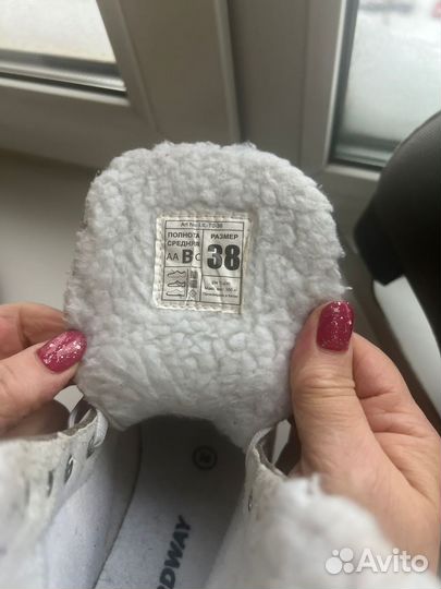 Продаются коньки