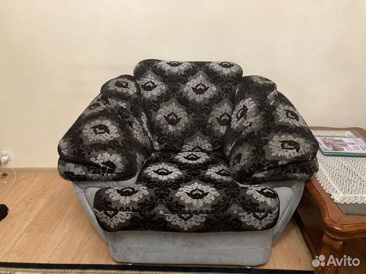Диван с креслом