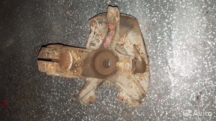 Кулак поворотный передний правый Skoda Octavia 1U2