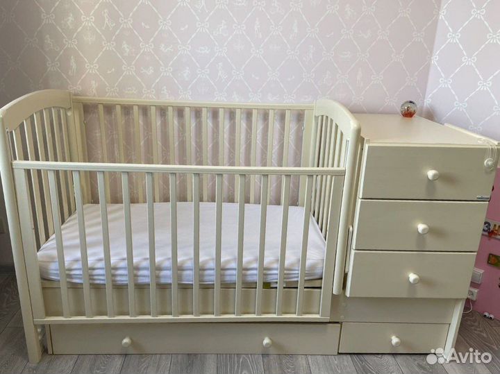 Детская кроватка с комодом