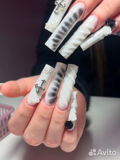 Модель на наращивание ногтей