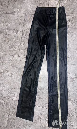 Брюки из экокожи с высокой талией и разрезами