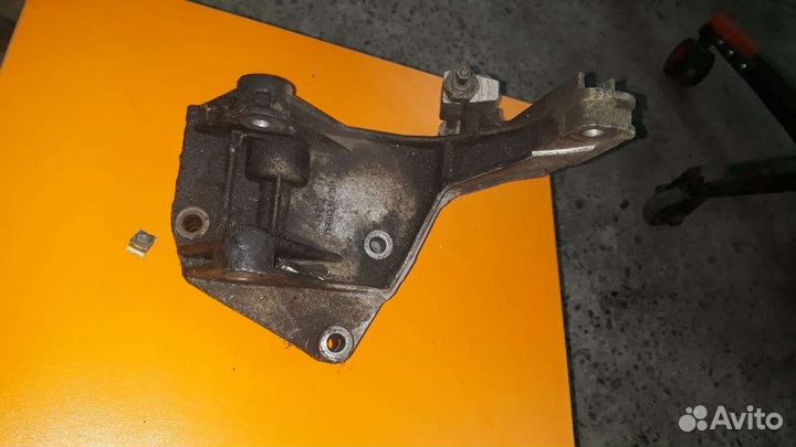 Кронштейн генератора LADA Kalina