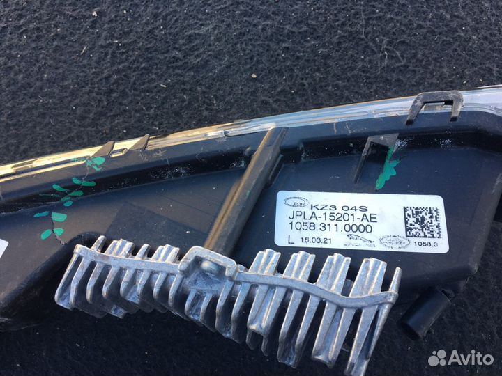 Фара противотуманная битая левая Range Rover 2021