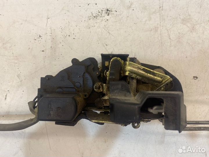 Замок боковой двери задний правый Kia Spectra