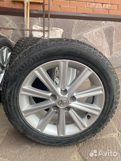Kumho I'Zen KW22 215/55 R17 98