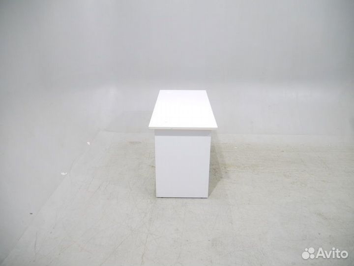 Письменный стол белый