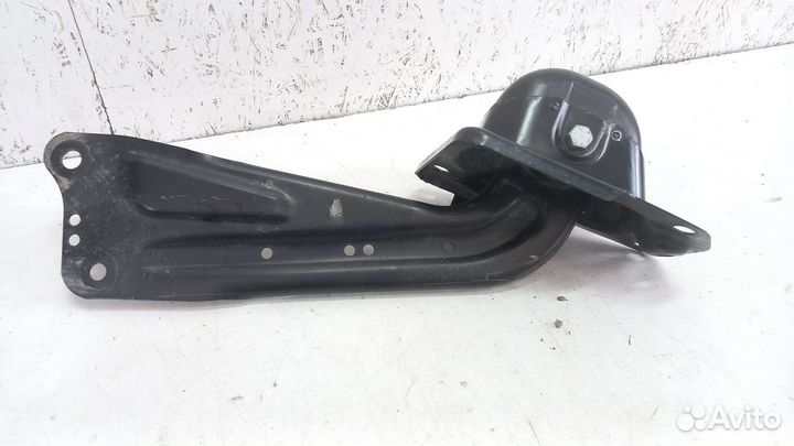 Рычаг задний правый продольный Volkswagen Tiguan 2