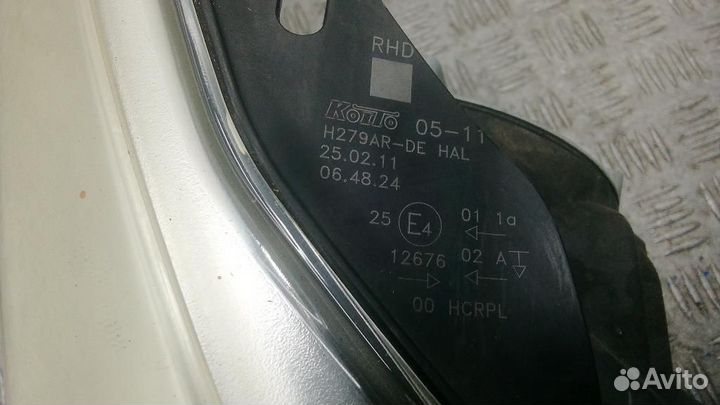Фара правая Toyota Avensis