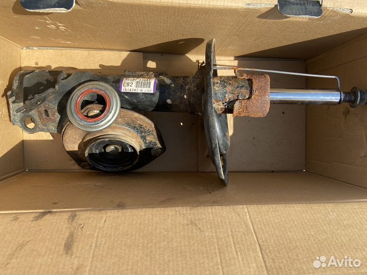 Амортизатор передний Toyota Camry 55