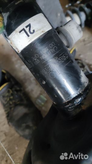 Амортизатор передний левый на Камри 70. 18-24. 3.5