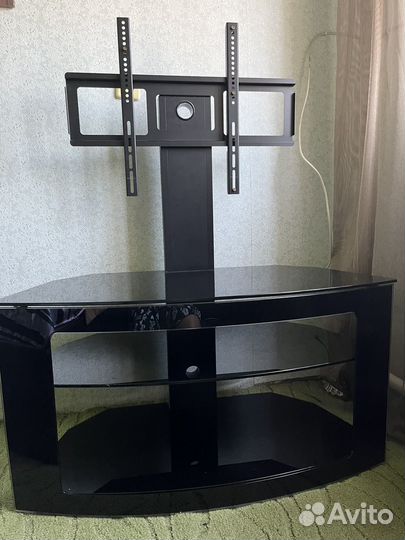 Тумба под телевизор с кронштейном