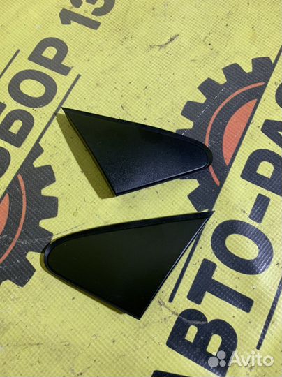 Уголок накладка зеркала наружняя Киа Рио 3