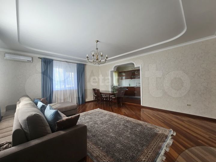 Дом 262 м² на участке 7 сот.