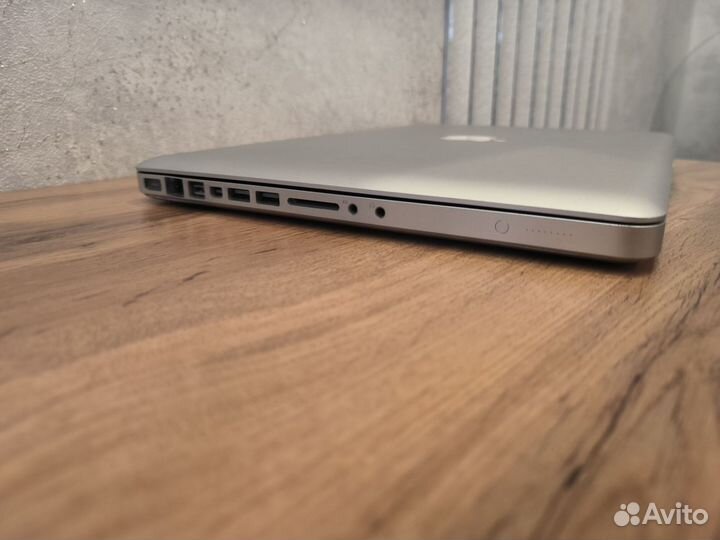Apple MacBook Pro Intel i7, 8Gb озу, 256Gb SSD