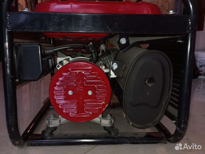 Бензиновый генератор