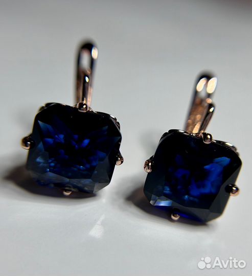 Серьги с камнем