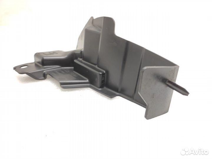 Дефлектор радиатора левый Land Rover Discovery 5