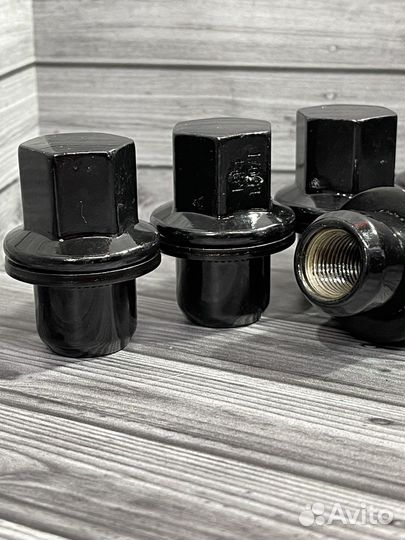 Гайки колесные Land Rover черные