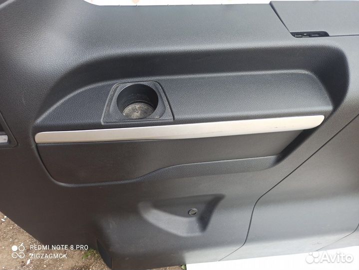 Обшивка крыла боковая правая (Opel Zafira Life)