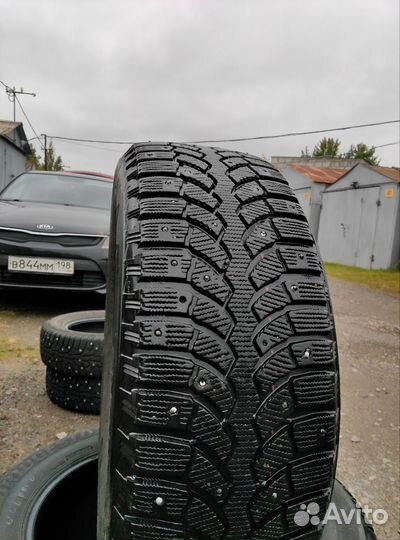 Bridgestone Blizzak Spike-01 215/60 R17 100T