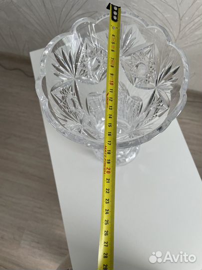 Большая хрустальная ваза для цветов