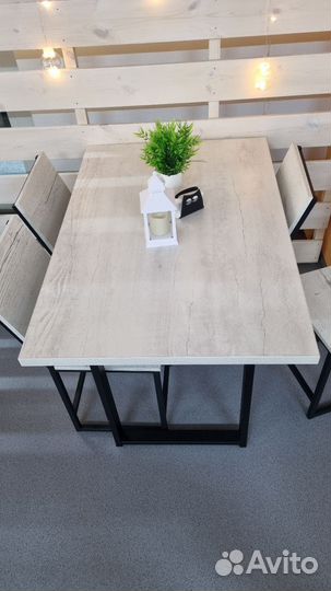 Кухонный стол и стулья