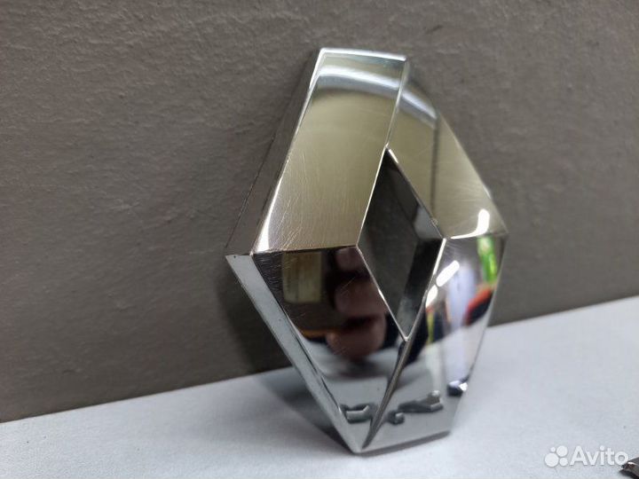 Эмблема Renault Duster 2010