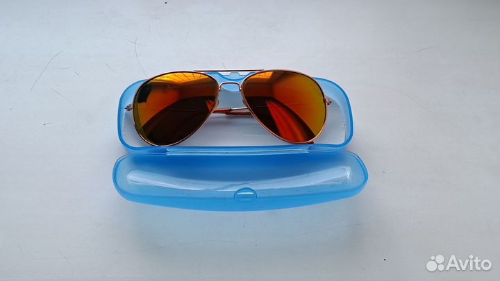 Солнцезащитные очки женские с очешником