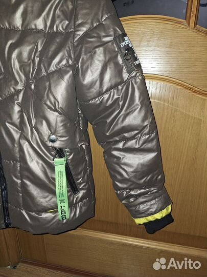 Продам куртку на девочку