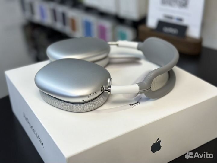Apple AirPods Max. Silver