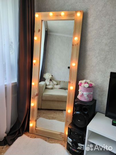 Гримерное зеркало с подсветкой