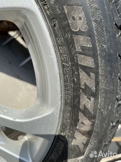 Bridgestone Blizzak DM-V2 225/55 R18 98T