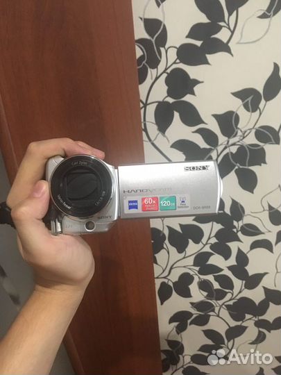 Видеокамера Sony DCR-SR88E