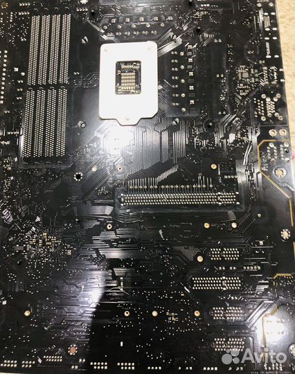 Материнская плата с процессором и памятью