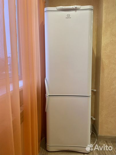 Холодильник indesit