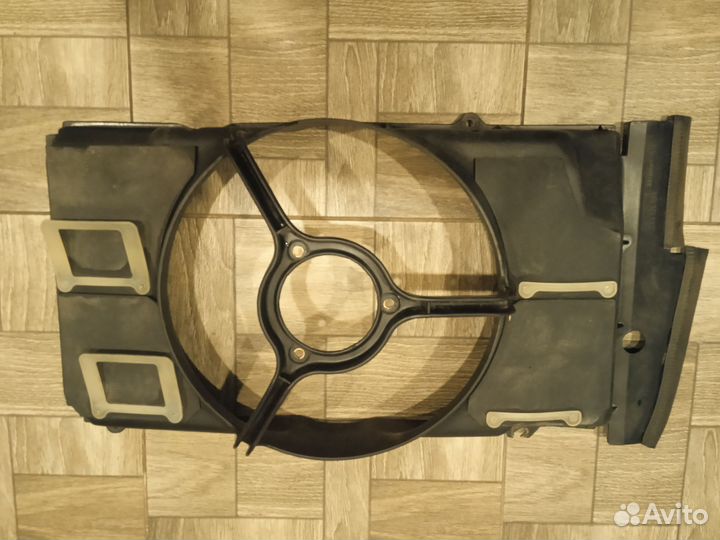 Диффузор вентилятора радиатора Audi 100, 200 C3