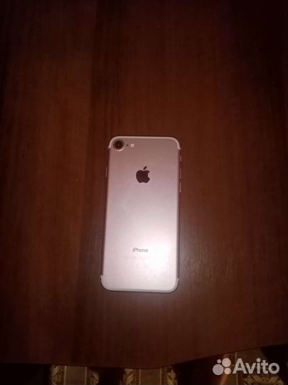 Телефон iPhone 7