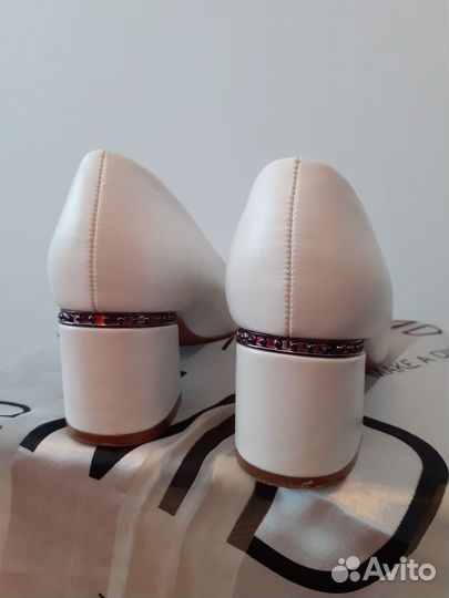 Туфли белые