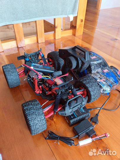 Машина на радиоуправлении 1/10