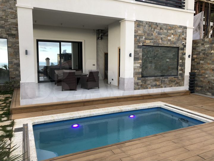 Коттедж 350 м² на участке 6,5 сот.