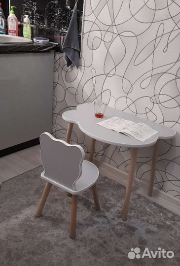 Детский стол и стул новые