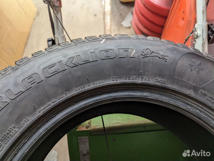 Blacklion W506 Ice Pioneer 215/70 R16 100S