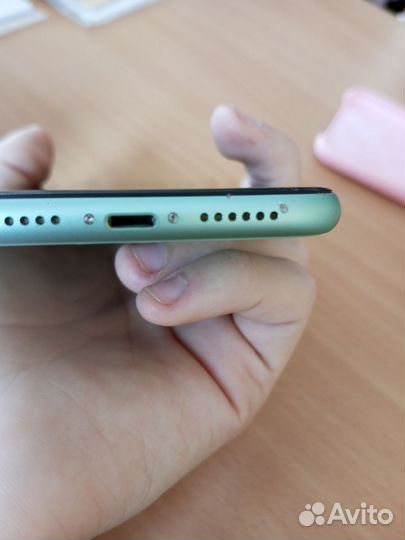 Телефон iPhone 11